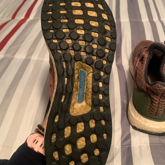 Mens 8.5 / Women’s 10 adidas UltraBoost 4.0 Pink Olive 2018 running shoes - Picture 7 of 10